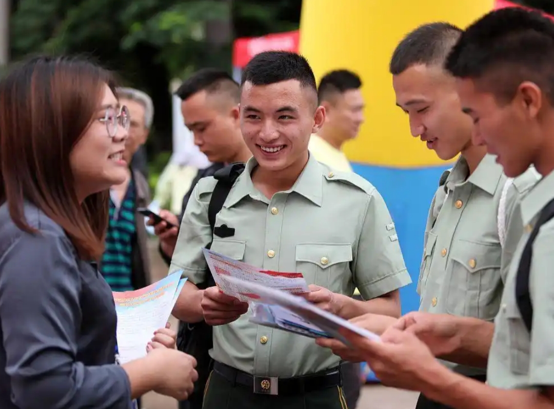 当兵三期士官退役包分配工作吗？2025年政策全拆解，选错后悔半生02.jpg